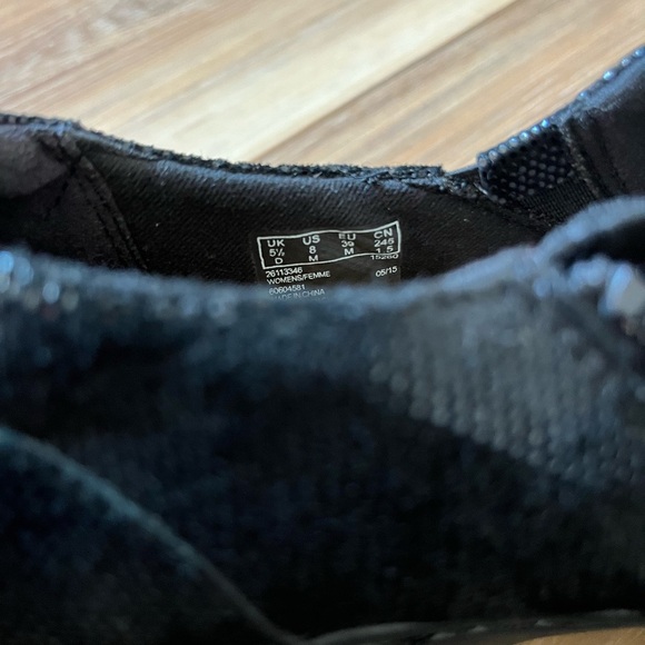 Clarks Women's Loafers Shoes Black Side Zipper Glittery Fabric Soft Cushion - Picture 7 of 8